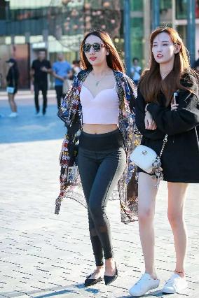 震惊！3个女人与一辆大巴的秘密？揭秘性爱视频背后的真相！